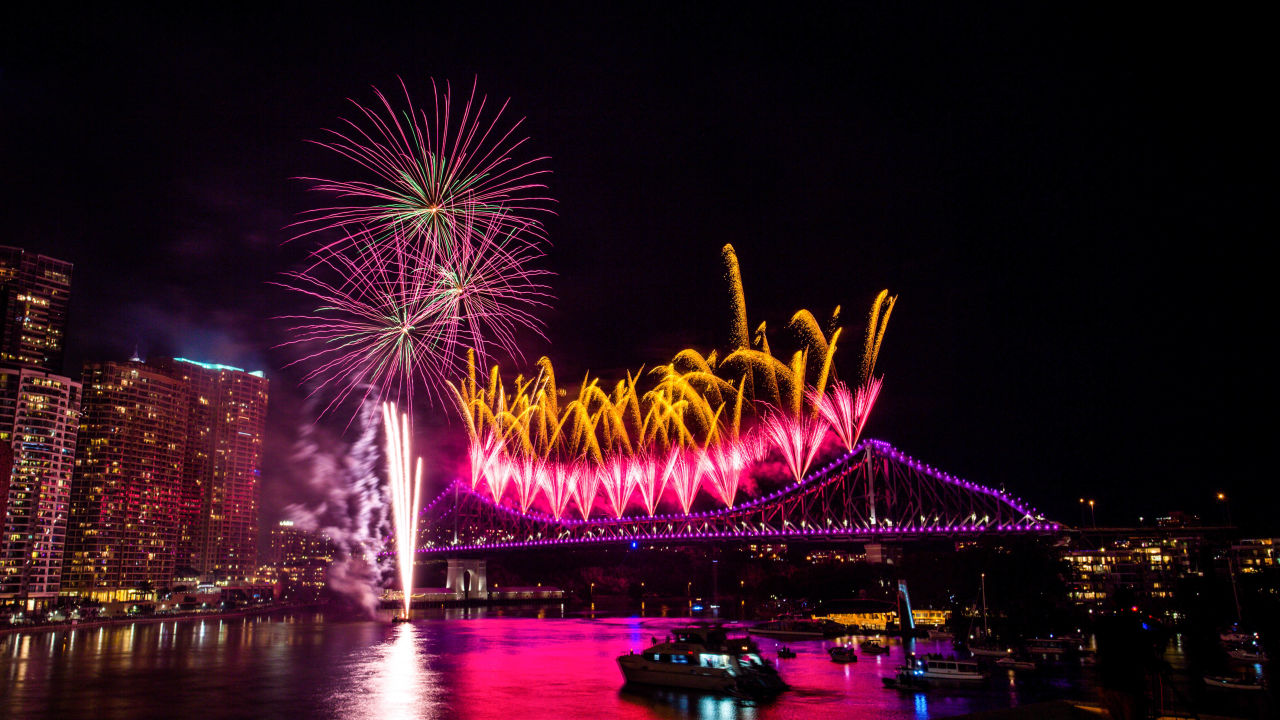 Bringing Riverfire to life – Firework Barges