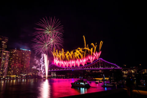 Bringing Riverfire to life – Firework Barges